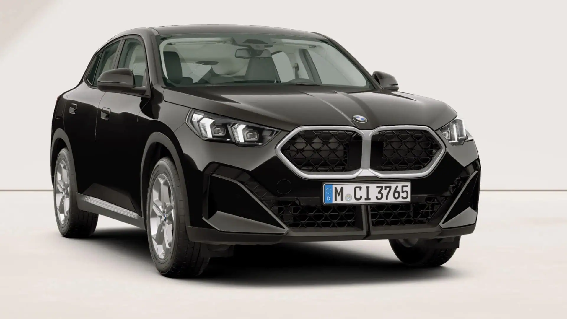 Renting BMW X2 sDrive20d Black Solid SUV Coupé Automático