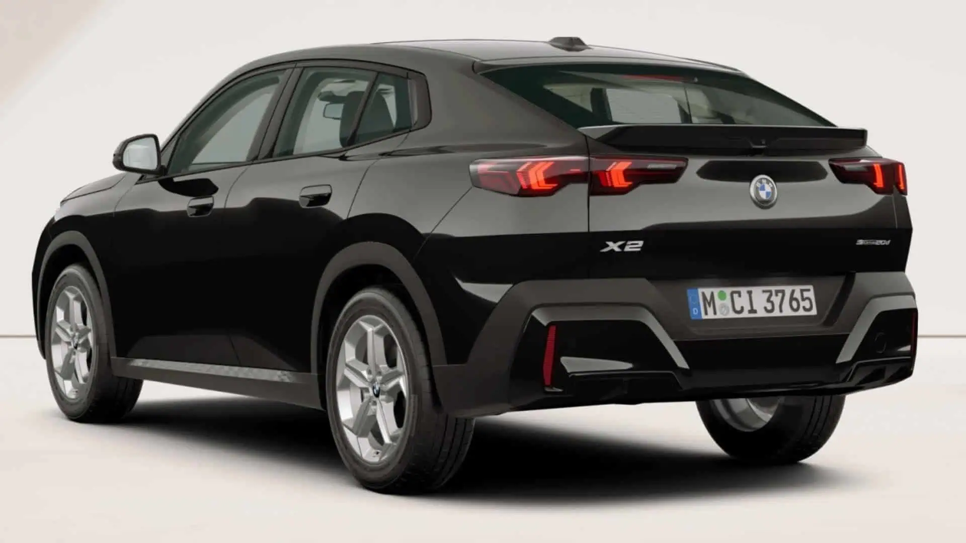 Renting BMW X2 sDrive20d Black Solid SUV Coupé Automático