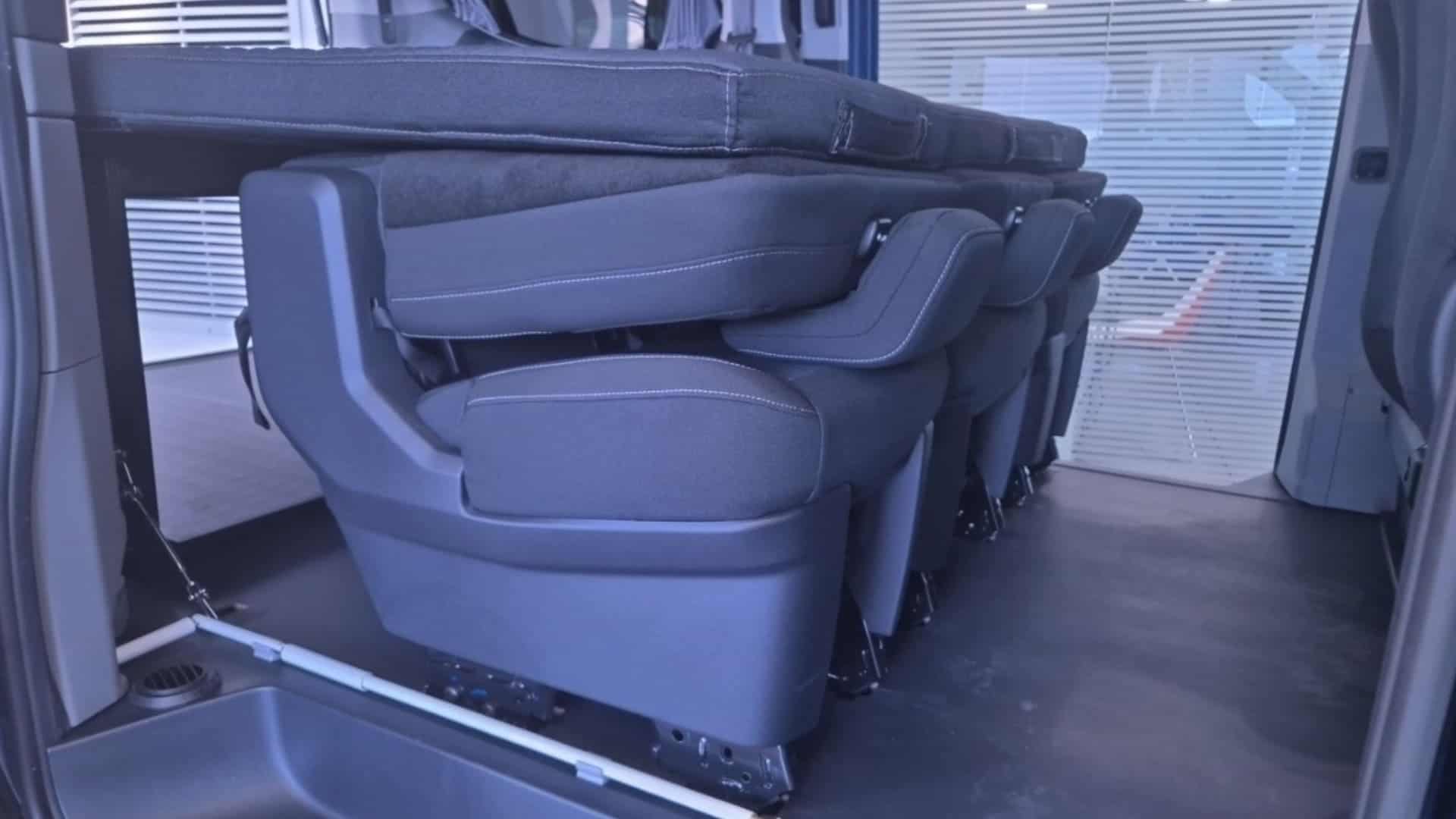 Renting Ford Transit Custom Kombi Camper L1 Trend Magnetic Furgoneta Camperizada Asientos