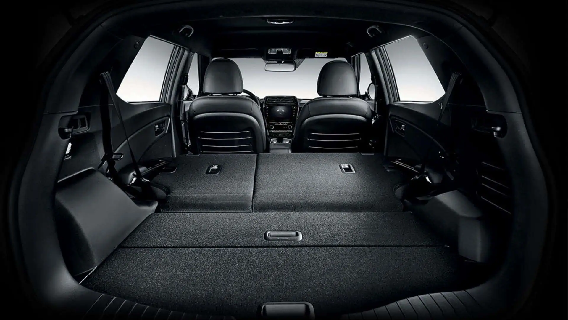 Renting KGM TIVOLI Urban Plus Iron Metal B-SUV Interior Maletero