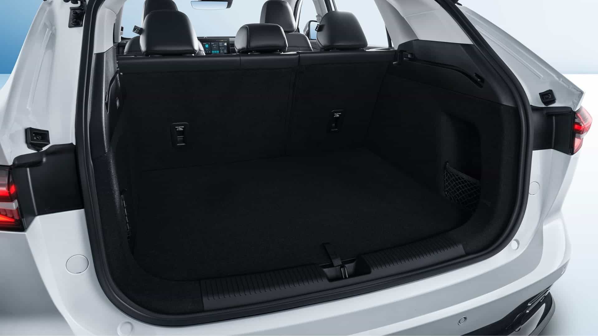 Renting MG HS PHEV Comfort White Pearl SUV Automático Hibrido-Enchufable Etiqueta 0 Maletero