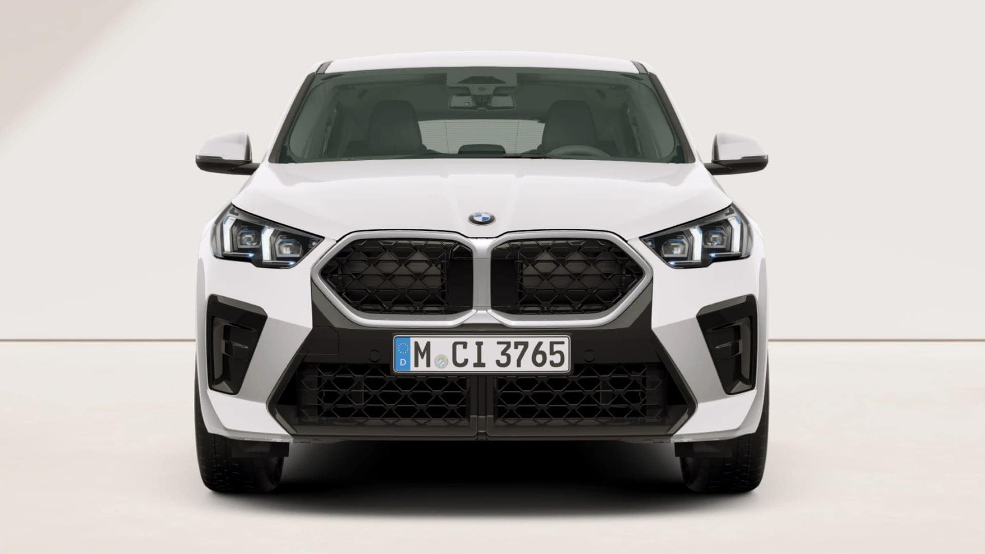 Renting New BMW iX2 eDrive20 Alpine White M Sport Paquete Premium SUV Coupé Eléctrico Automático Etiqueta 0