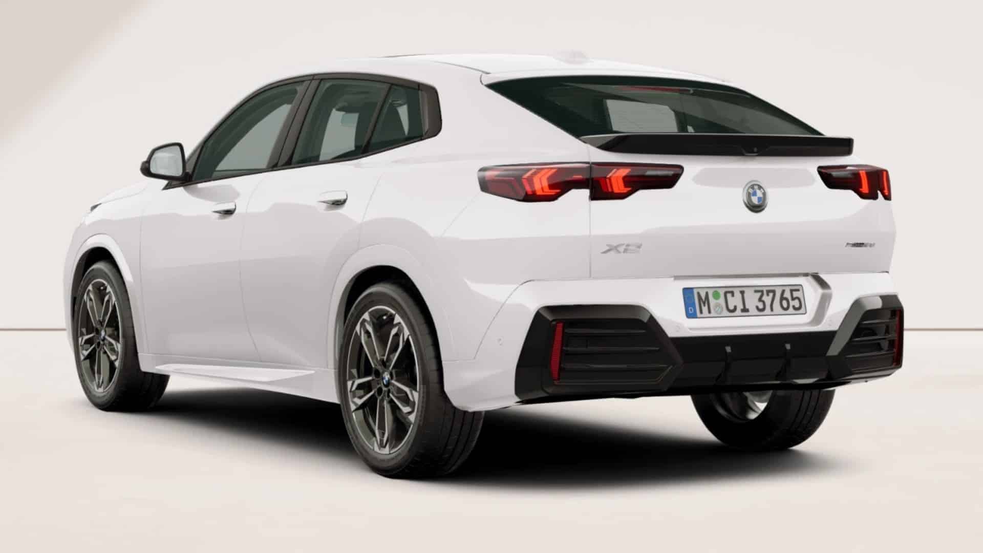 Renting New BMW iX2 eDrive20 Alpine White M Sport Paquete Premium SUV Coupé Eléctrico Automático Etiqueta 0
