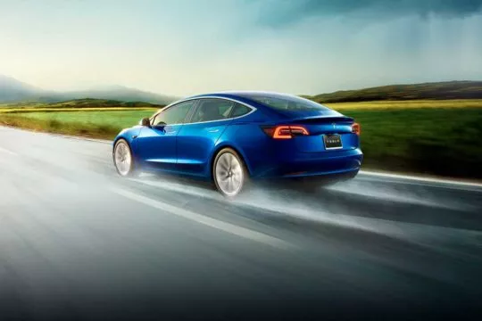 Conducir un Tesla ya no es un sueño, gracias al renting