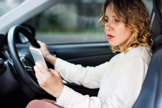 Las distracciones más comunes al volante