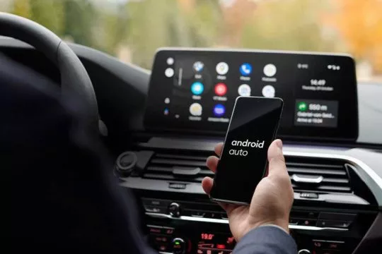 ¿No tienes Android Auto en tu coche? Te traemos la solución